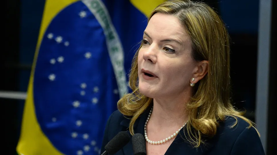 Gleisi pede empenho de ministros para evitar avanço de anistia no Congresso