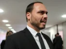'Humilhação', diz Carlos Bolsonaro sobre escolta armada para pai em hospital