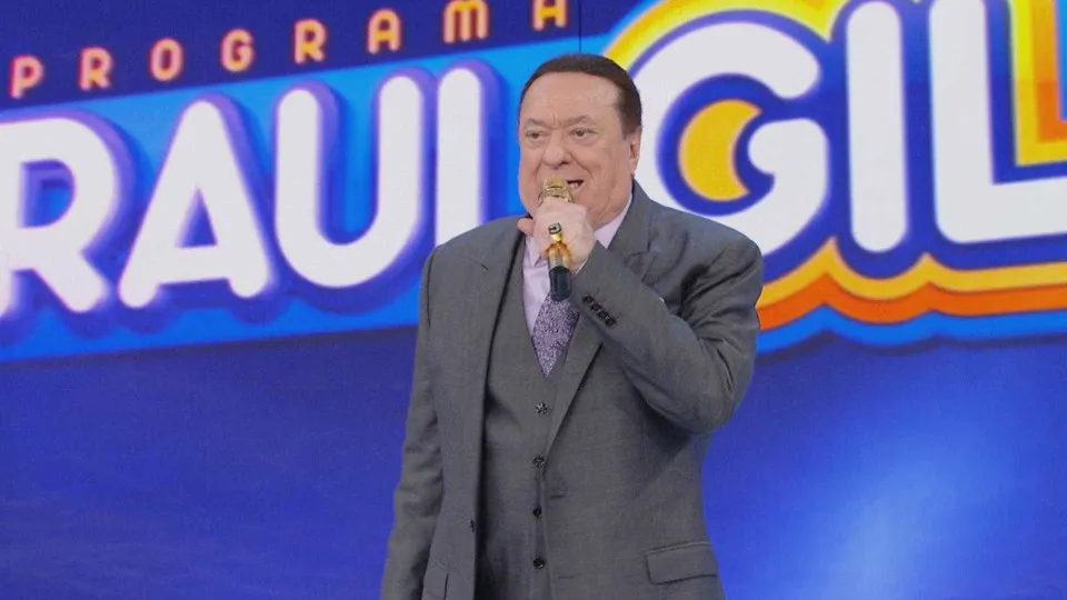 Internado, Raul Gil Está Estável APÓs Diverticulite Auda e Desidratação