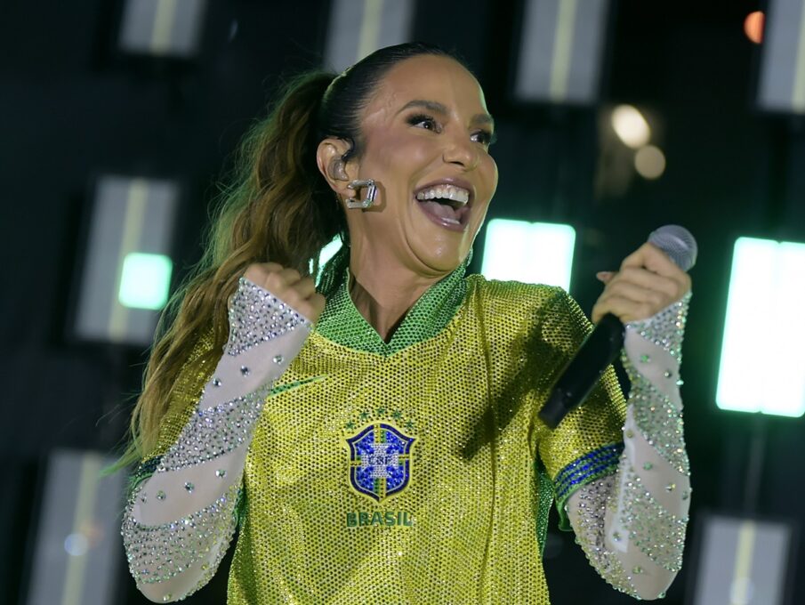 Ivete Sangalo Cria Clima de Copa Em Antesas de Performance de Jogo Brasil x Chile No Maracanã; Veja Vídeos