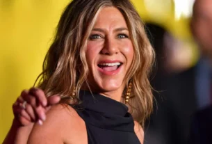 Jennifer Aniston assume namoro com coach que a ajudou a vencer medo de voar