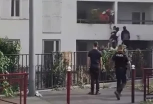 Jovens sobem edifício em chamas para salvar mulher: "É preciso coragem"