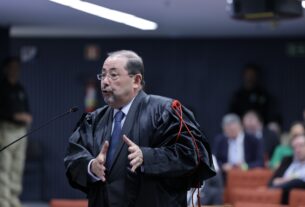 Julgamento de Bolsonaro, dia 2: advogados de ex-presidente e generais questionam provas da trama golpista, delação de Cid e conduta de Moraes
