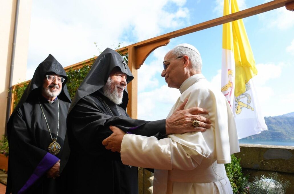 Karekin II pela primeira vez em audiência com Leão XIV: foco na paz