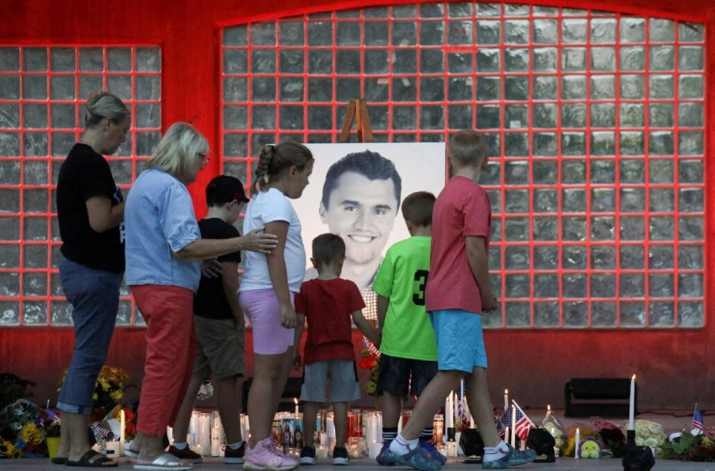 Leão XIV reza por Charlie Kirk e familiares