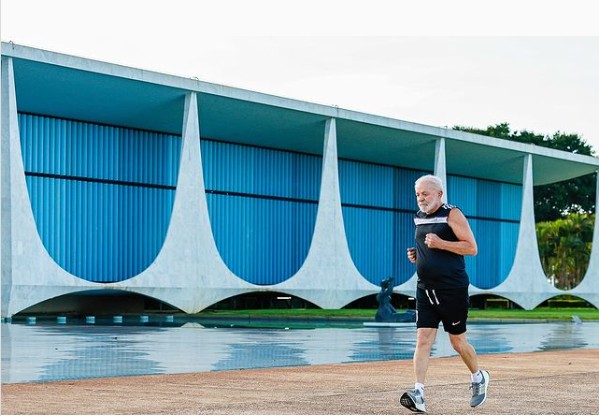 Lula participa de corrida em comemoração aos 95 anos do MEC em Brasília neste domingo