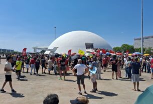 Manifestantes realizam ato contra PEC da Blindagem e PL da Anistia em Brasília