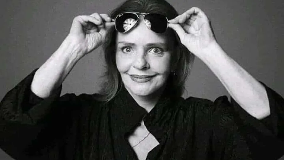 Morre A Cantora Angela Ro Aos 75 Anos