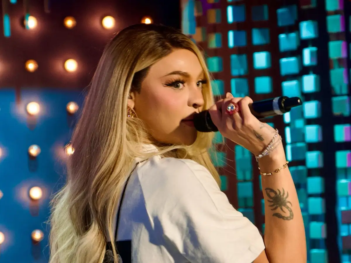Não "TVZ", Pabllo Vittar Impressionsa com Versão Rock de "Rajadão" E Canta "Mexe"; Assista