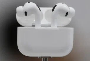 Novo AirPods Pro 3 faz tradução simultânea para o português com 'sotaque brasileiro'