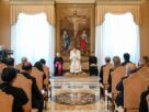 O Papa: famílias canto de esperança, pobreza e guerras ameaçam a sua dignidade