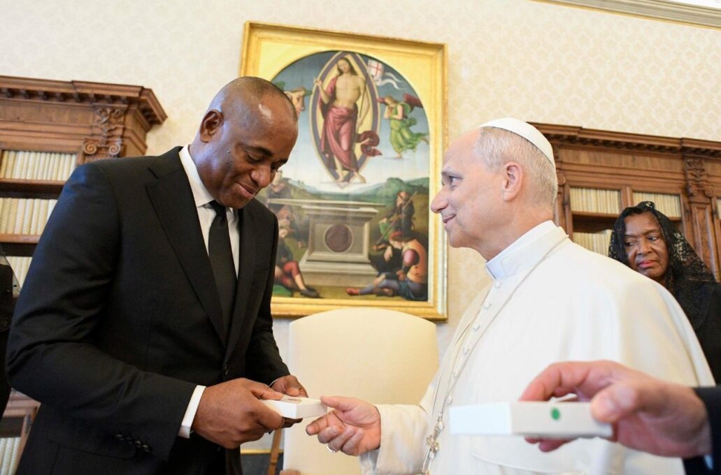O Papa recebe o primeiro-ministro da Comunidade da Dominica