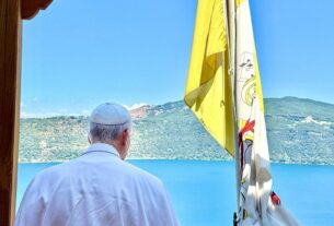 O Papa retorna a Castel Gandolfo por menos de um dia