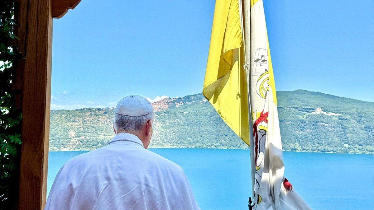 O Papa retorna a Castel Gandolfo por menos de um dia