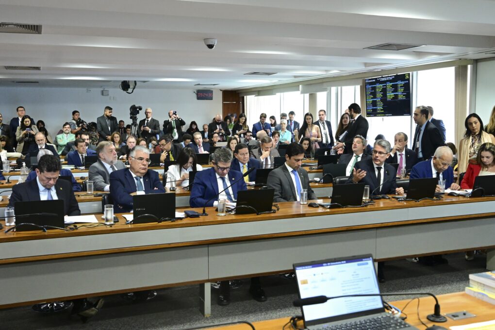 PEC da Blindagem é rejeitada por unanimidade na CCJ do Senado; veja os senadores que votaram