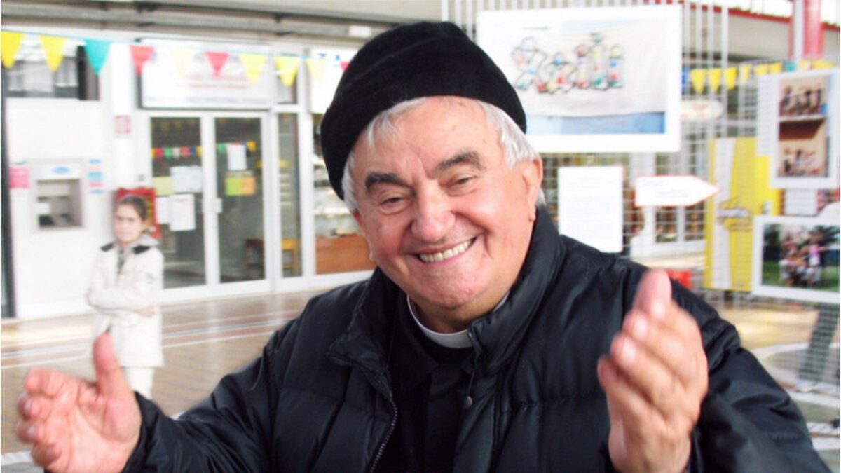 Papa: Pe. Benzi, um intrépido testemunho do Evangelho junto a vulneráveis na Itália