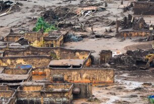 Pescadores atingidos por queda de barragem do Fundão recebem benefício