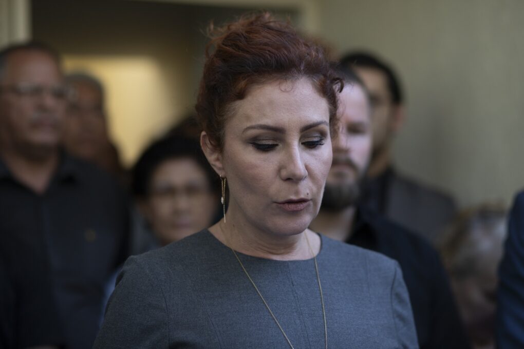 Presa na Itália, Carla Zambelli será ouvida por comissão da Câmara em processo de perda de mandato nesta quarta