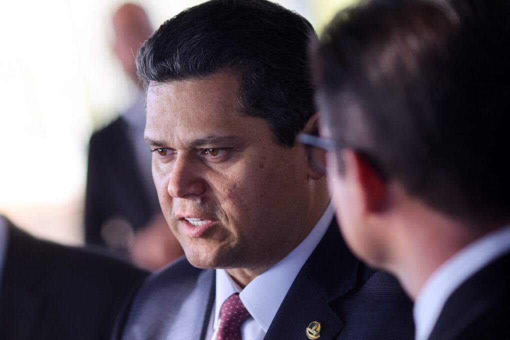 Presidente do Senado defende proposta alternativa à anistia para evitar crise entre Legislativo e STF