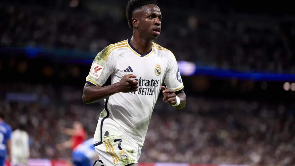 Real Madrid goleia Levante com golaço de Vini Jr. e mantém 100% no Espanhol