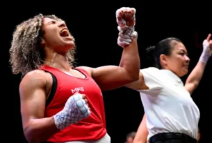 Rebeca Lima vence revanche contra polonesa e é campeã mundial de boxe