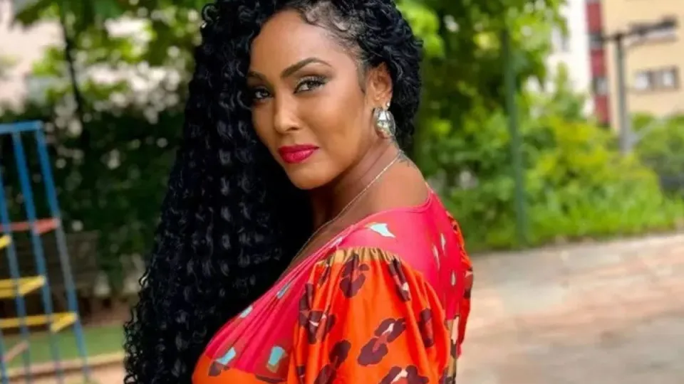 Rosiane Pinheiro Vai Substituir Luciana Gimenez Como Madrinha de Bateria da Vai-Vai