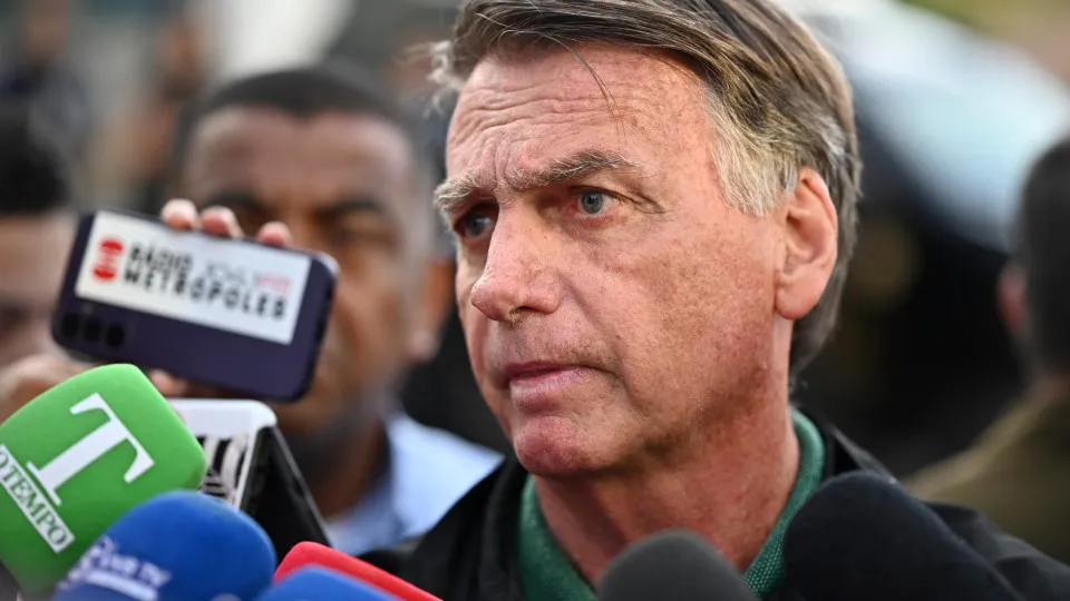 STF estima que prisão de Bolsonaro para cumprir pena deve ocorrer até dezembro
