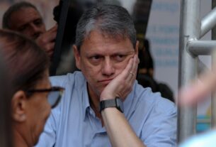 Tarcísio prioriza visita a Bolsonaro e faltará à posse de Fachin no STF