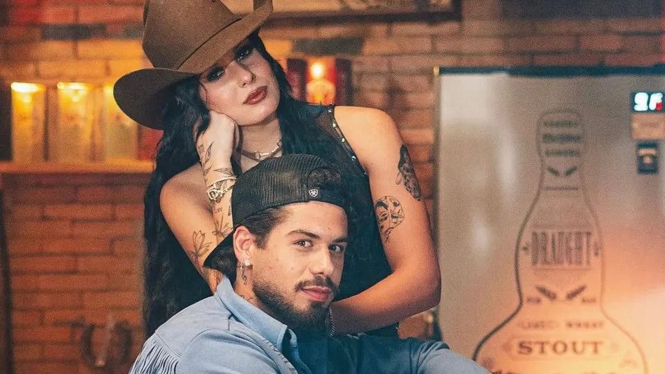 Zé Felipe Apaga Fotos com Virgínia e Posta Clique Com Ana Casela