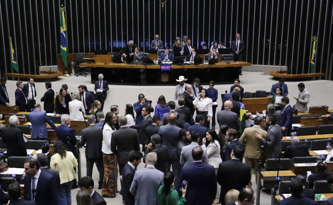 deputados retiram do texto previsão de votação secreta para autorizar abertura de ação penal