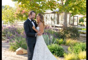 A ex-Christine Baumgartner de Kevin Costner se casa com Josh Connor