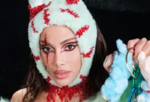 Anitta surpreende com look em festa de Halloween: “Vim de Labubu gótico”