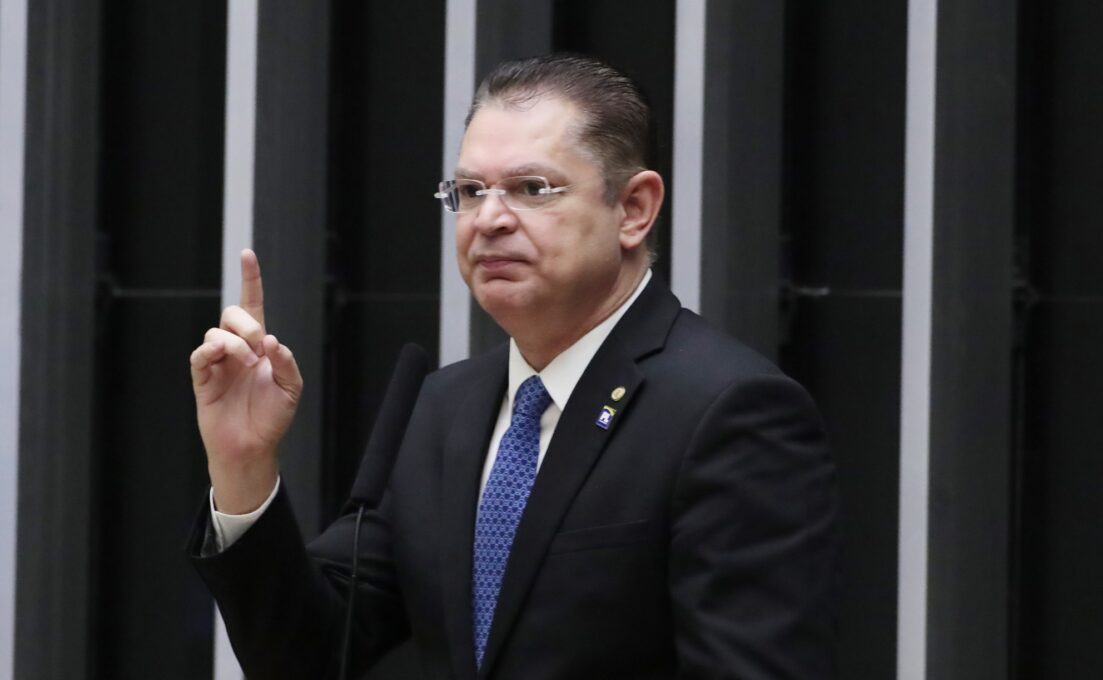 Após agradecer apenas Tarcísio por derrota do governo, líder do PL fala em 'lapso de memória' e cita ajuda de outros governadores
