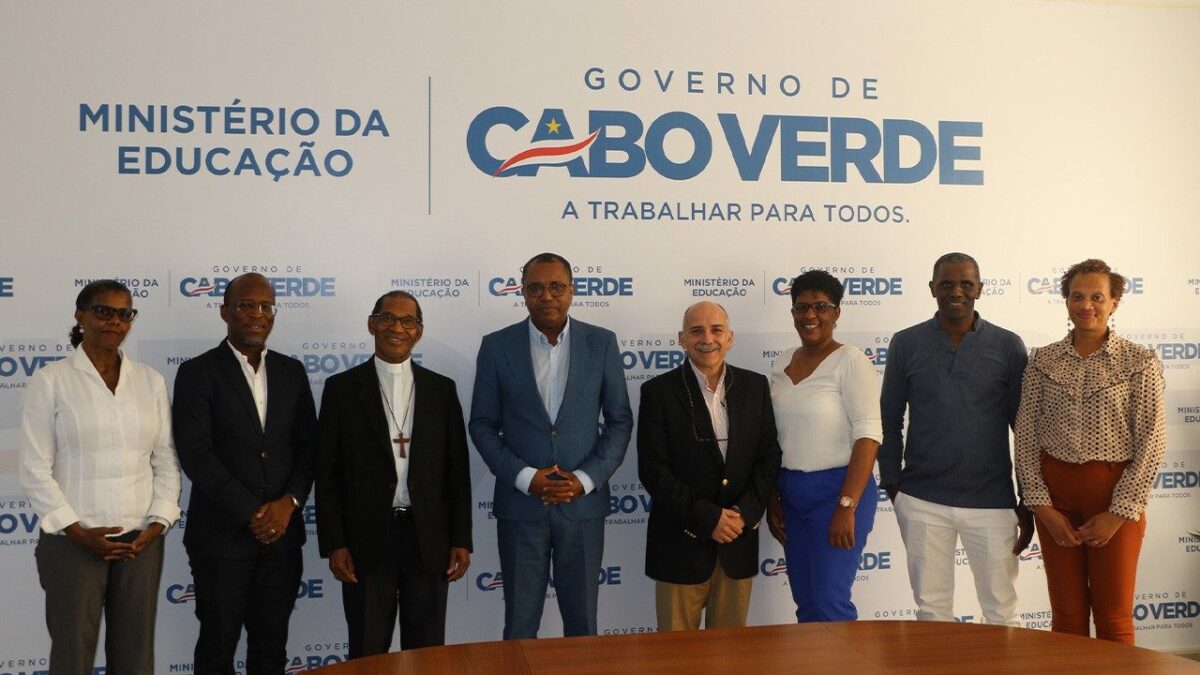 Cabo Verde -Ministro de Educação recebe delegação da EU Católica