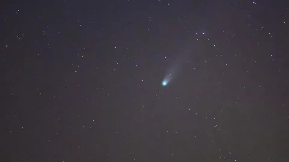 Cometa Lemmon atinge brilho máximo e pode ser visto no céu do Brasil