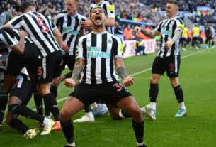 Convocado, John é banco em Newcastle x Nottingham; Bruno Guimarães brilha