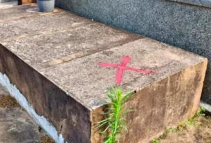 Cruzes vermelhas em túmulos causam reação em cidade do Paraná