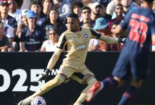 Ederson se machuca e John, ex-Botafogo, é convocado para amistosos