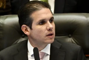 Funcionária fantasma de Motta acumulou salário na Câmara com o de médica em prefeituras