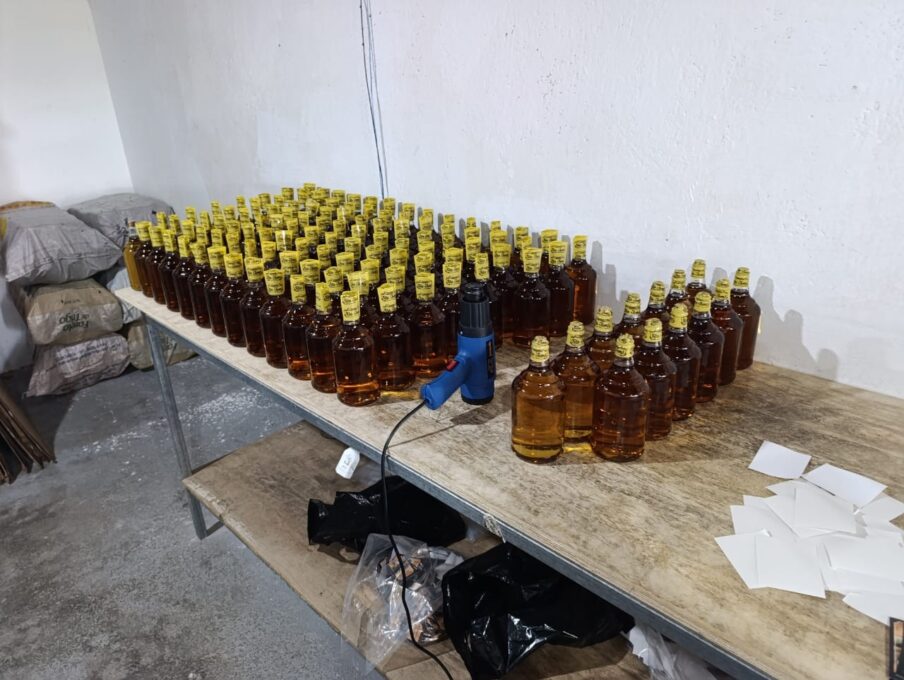 Governo notifica plataformas online para suspender venda de itens que possam ser usados em adulteração de bebidas