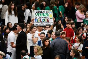 Jovens a Leão XIV: que a escola dê confiança, não medo de desiludir