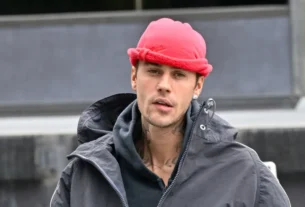 Mãe diz estar rezando pela “cura” de Justin Bieber e cantor Reage