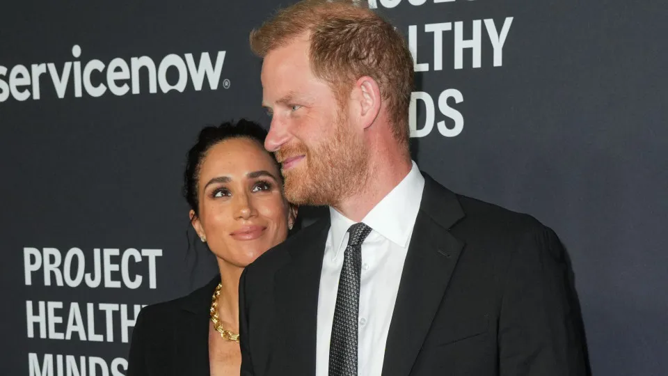 Meghan Markle e Harry brilham e atraem todos os olhares em gala em NY