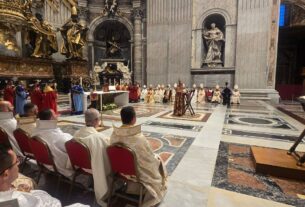 Minassian: como o bispo mártir Maloyan, "vivamos nossa fé com coragem"
