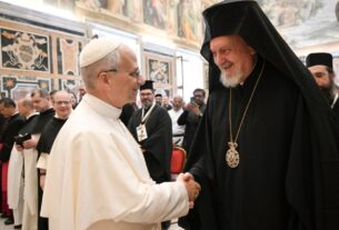 O Papa em Nicéia, metropolita Emanuel: acolhemos com alegria a sua visita