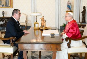 O Papa recebe em audiência o presidente da República da Guatemala