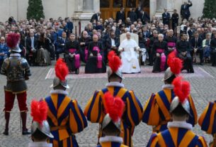 Papa à Guarda Suíça: fé, disciplina e compromisso como exemplo para os jovens