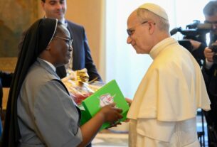 Papa a monjas do México: com o Senhor, percorrer o caminho do amor
