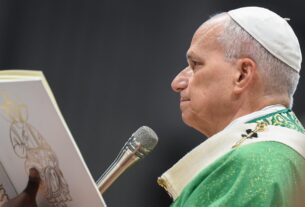 Papa: a regra suprema na Igreja é o amor; todos somos chamados a servir