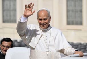 Papa aos fiéis de língua portuguesa: rezar o terço e ser missionário de paz